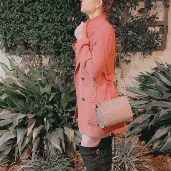 Salmon colored trench coat 🧥 💅🏻 - Picture 2 of 4